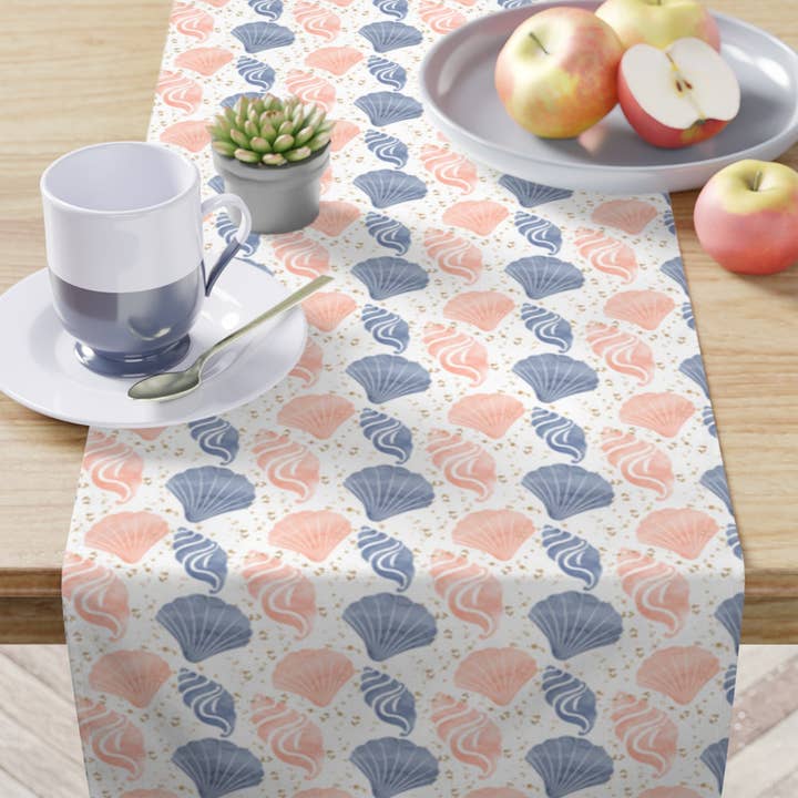 Chemin de table en forme de coquillage pastel, coquillage rose et bleu pour la vente par Prestige Plume