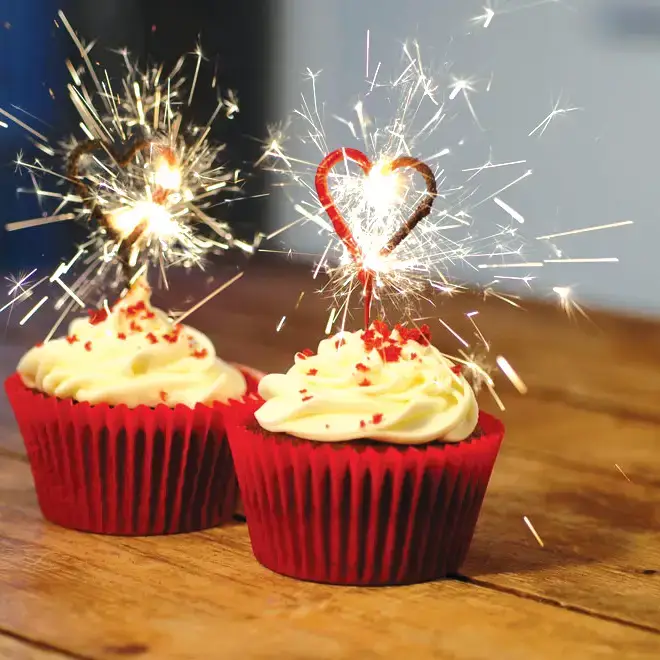 TOPS Malibu – wholesale Sparkler – Mini 4" Gold Heart Sparkler Wand Card - Celebrate2