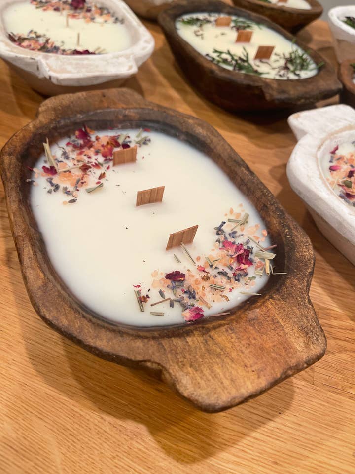 Botanique en bois ovale blanc pour la vente par Luna & Grace