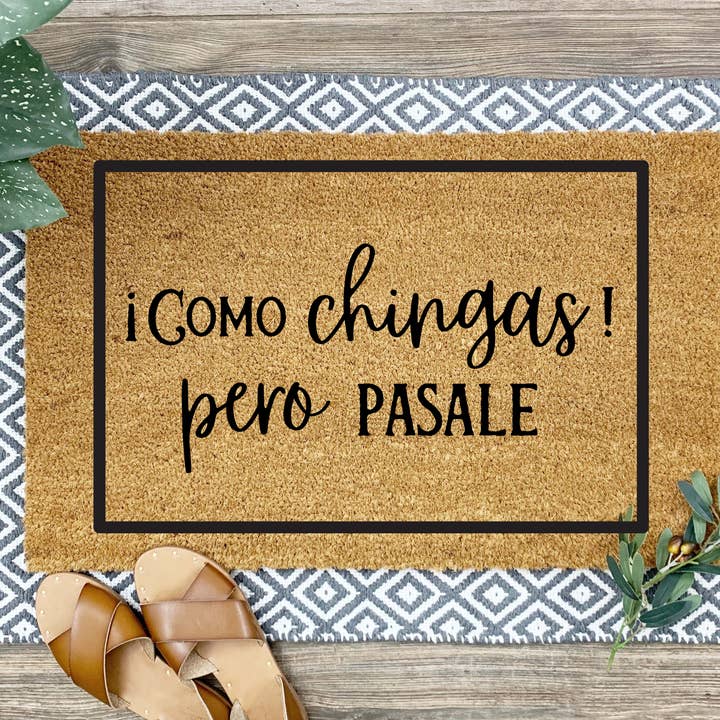 Como Chingas Pero Pásale Doormat - Funny Mexican Welcome Mat, 18x30 Handmade Entry Rug for wholesale by Bloom Designs