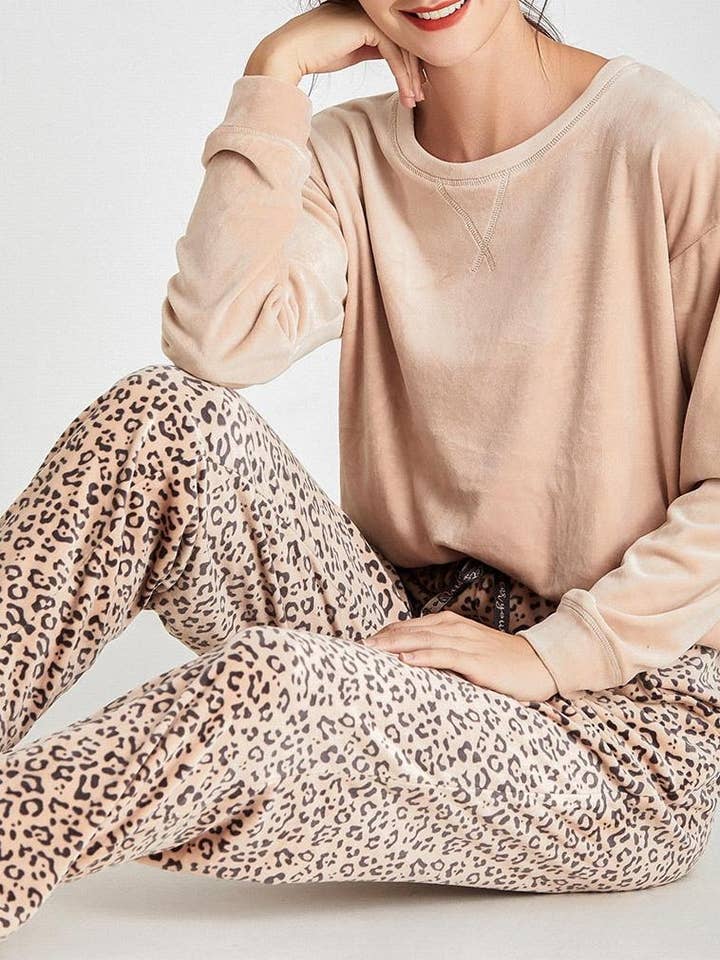 Winter velvet printed top pants loungewear set for wholesale by HIDDENBRAND