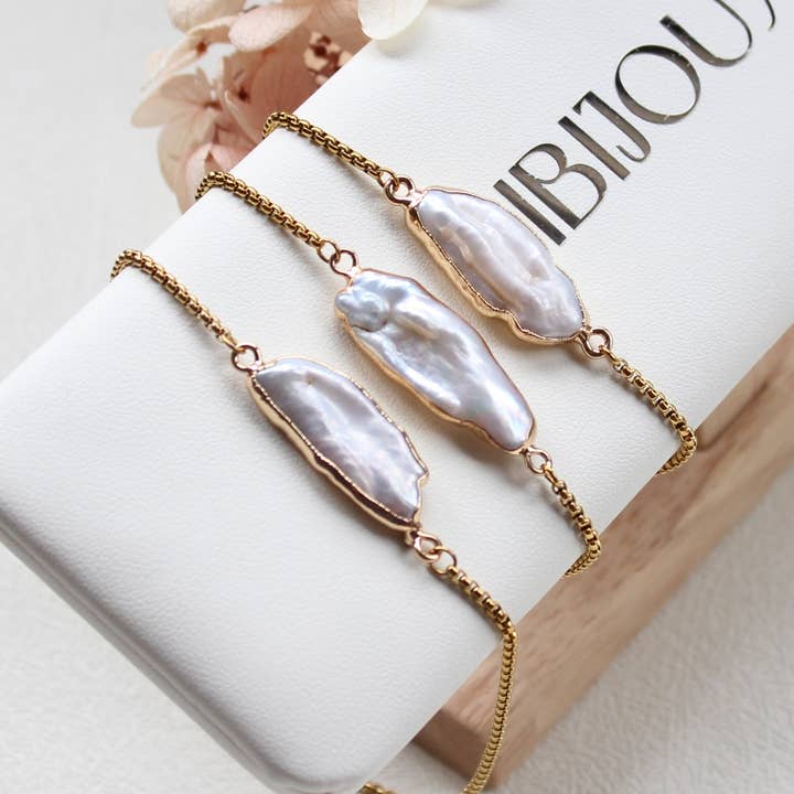 Chunky Biwa Pearl Bracelet (1B22) and other Purchase Wholesale bienenwachs. Free Returns & Net 60 Terms on Faire trending on Faire.