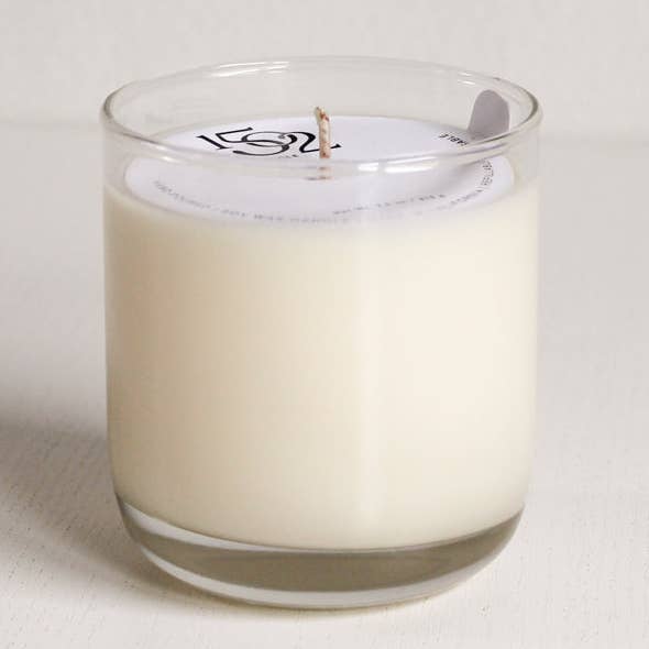 Bougie en cire de soja minimaliste Meadow & Mist Tumbler pour la vente par 1502 Candle Co.