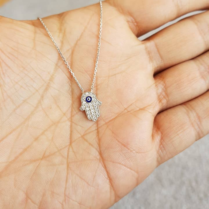 MYSTIC JUVELER av Dalia - Halsband Hand av Fatima med emalj för wholesale av MYSTIC JEWELS