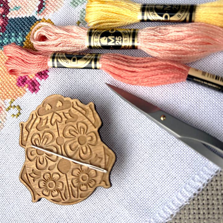 Love Poppet – wholesale Embroidery/cross-stitch supplies – Ladybird - Magnetic Needle Minder2