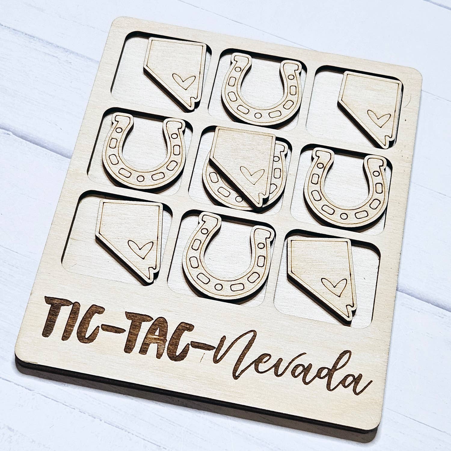 The Trendy Traveler - Wholesale Board Game - Nevada Horseshoe Tic-Tac-Toe Game2