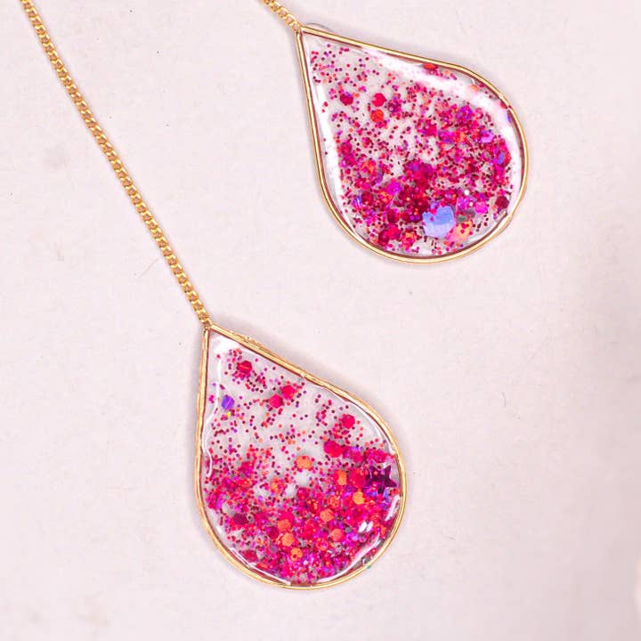 Orecchini a filo con glitter fucsia per la vendita all'ingrosso da parte di Klaily