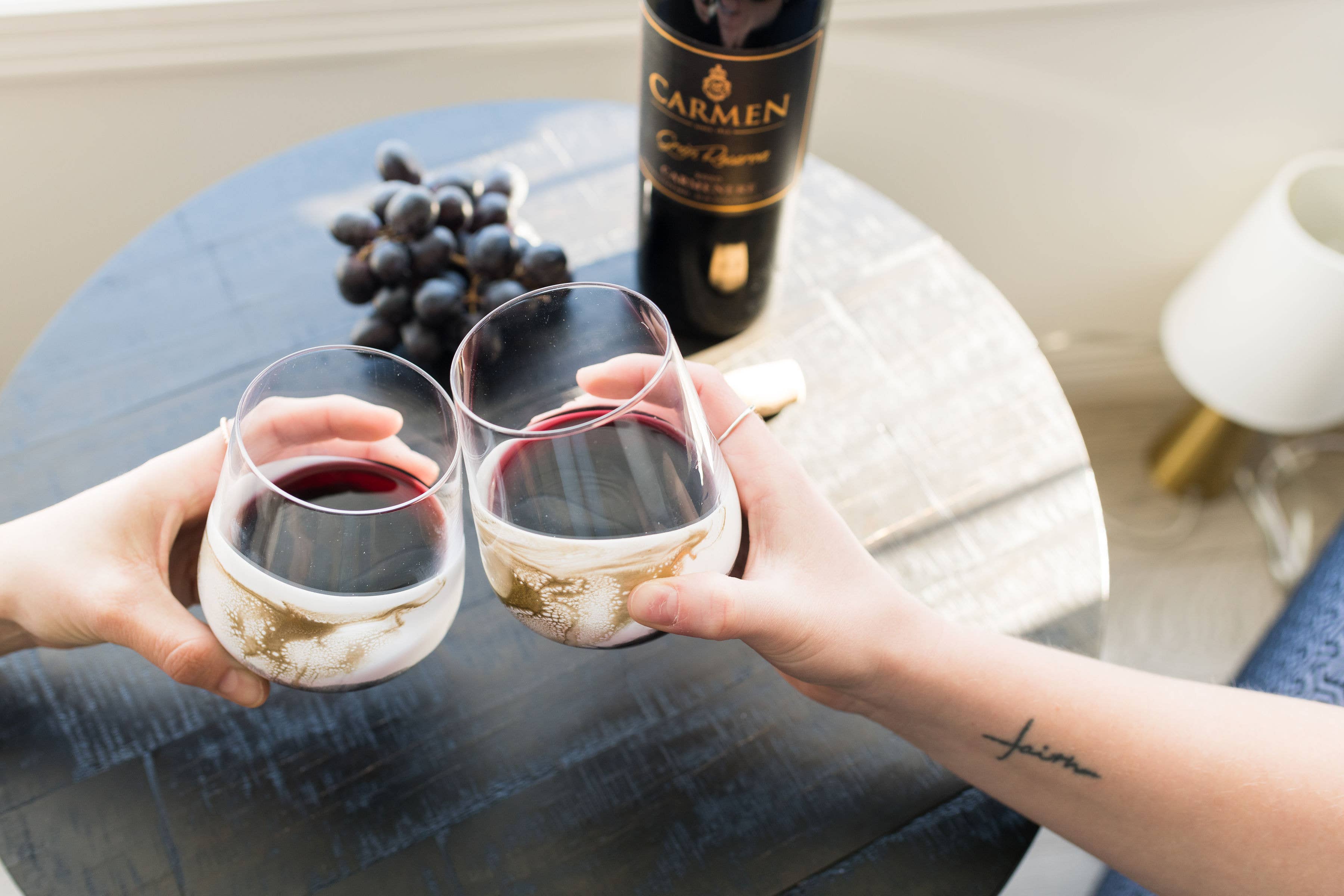 Lynn & Liana Designs - Venta al por mayor Copas de cóctel/licor - Vasos para vino y entretenimiento con acento de resina - ¡SIN ARANCELES!24