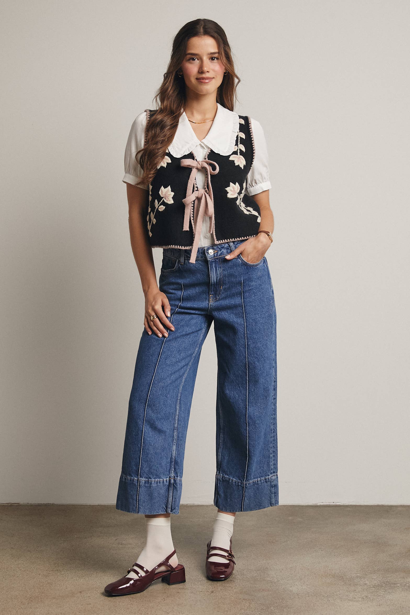 Forte - Wholesale Vest - Dames - Gebreid Vest met Bloemenprint en Striksluiting FSW000614