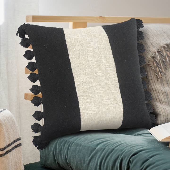 Noir/Ivoire Oreiller à franges noir et ivoire Tri-Stripe en vente sur Faire0