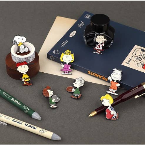 K_Wonderland - Wholesale Lapel Pin/Button - Peanuts Snoopy 75th Anniversary Pin Badge Collection