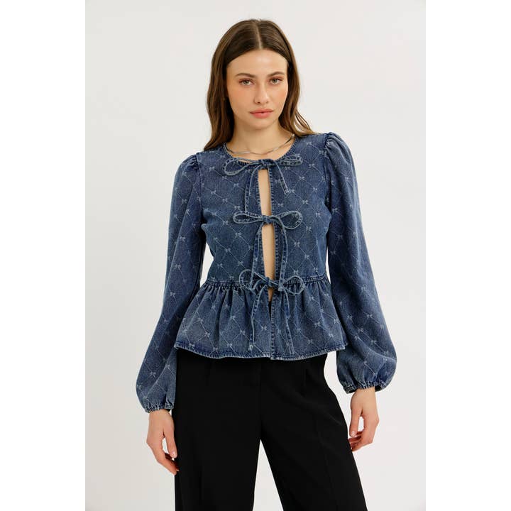 TOP IN DENIM BABYDOLL CON FIOCCO SUL DAVANTI LAVATO MINERALMENTE per la vendita all'ingrosso da parte di idem ditto