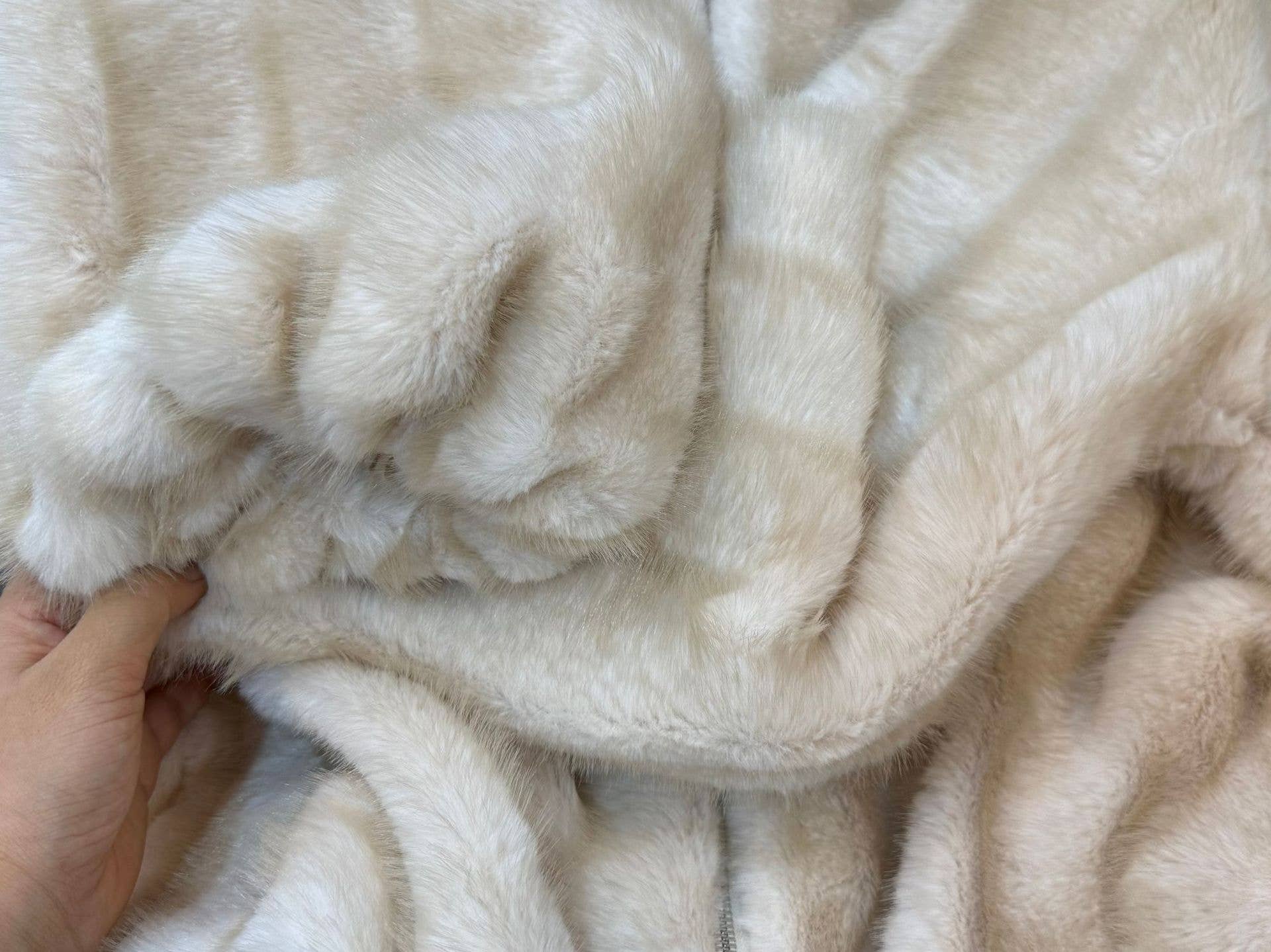 HIDDENBRAND - Wholesale Fur/Faux Fur Coat - Women's - Fashionable Striped Color-Block Faux Fur Jacket4