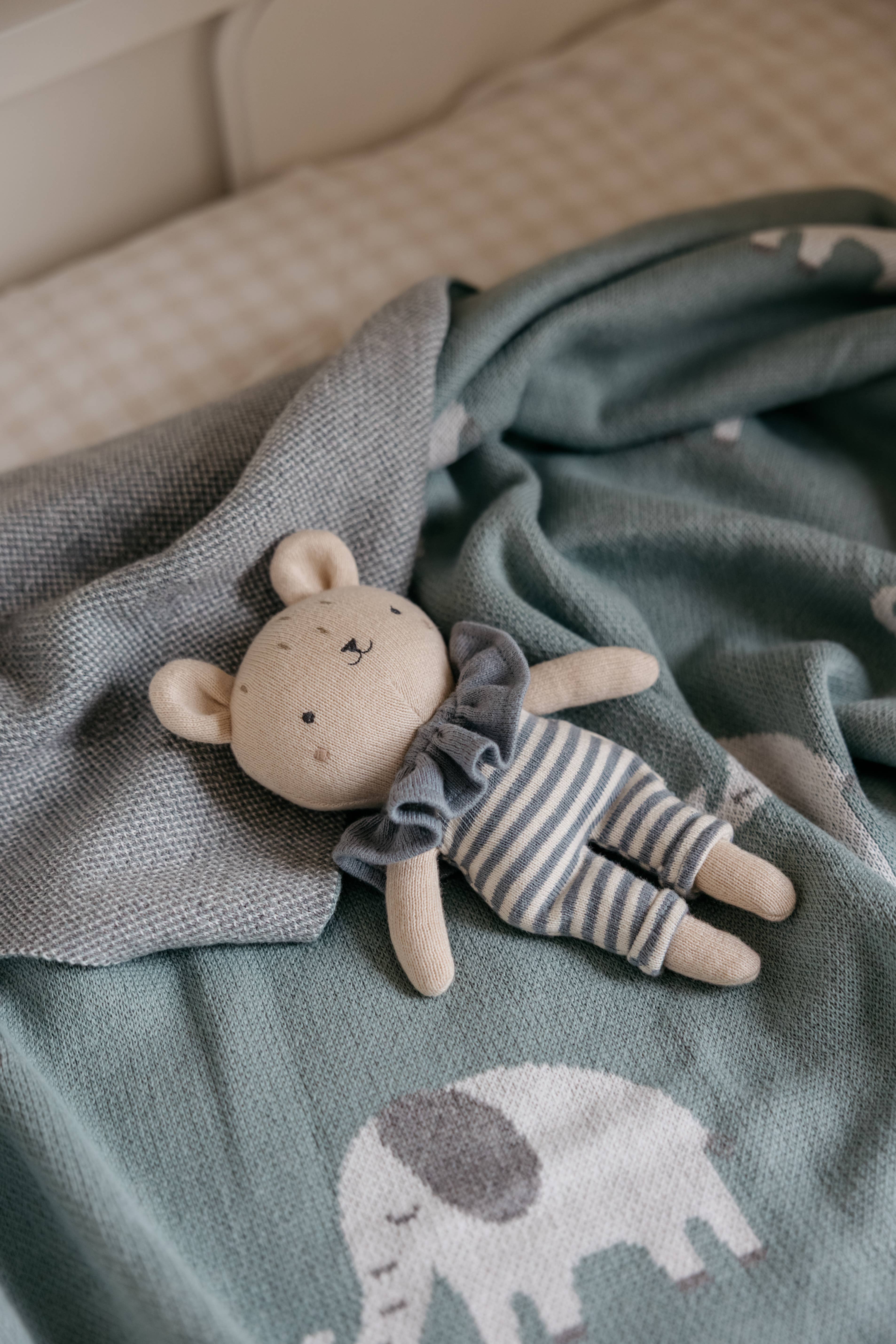 Little Otja – wholesale Fyllda/plyschleksaker - Barn och baby – Stickad björnleksak – mjukt plyschdjur, perfekt present till baby shower1