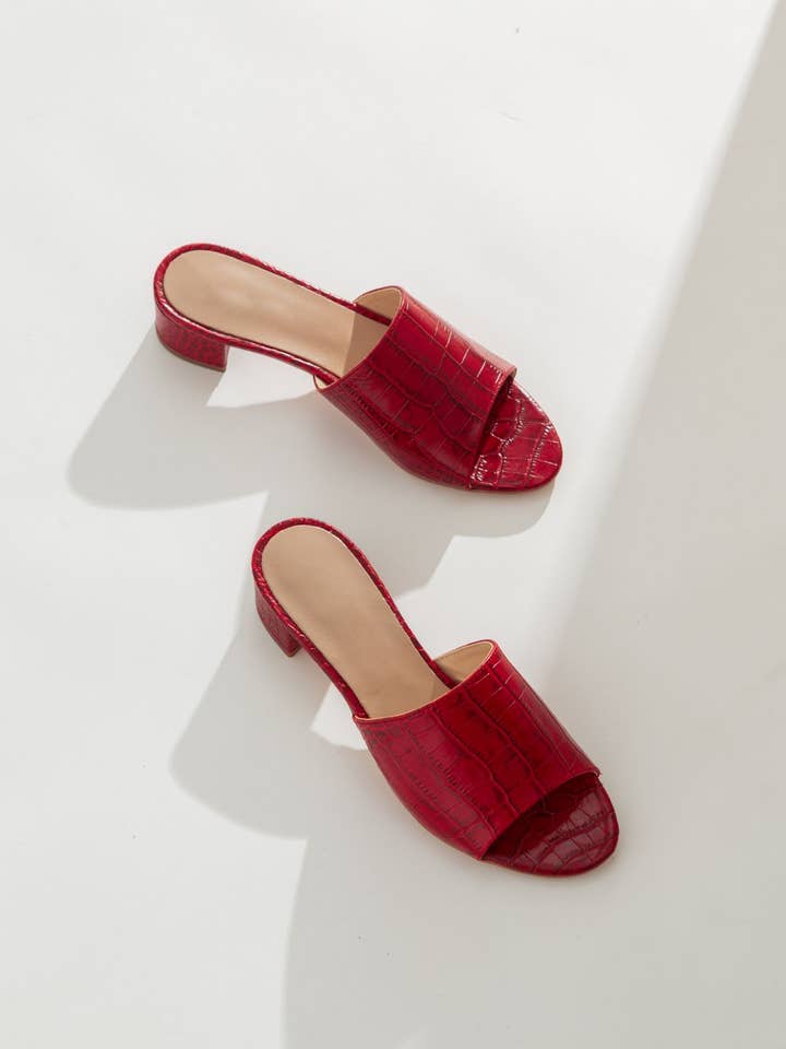 MUILTJE CA-264 VAN ROOD LEER MET KROKODILLEN voor wholesale door Elodie