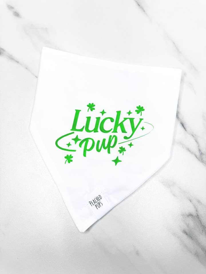 Glücklicher Welpe Hundebandana | St. Patrick's Day Haustiermode für den Großhandel von Peached Pups