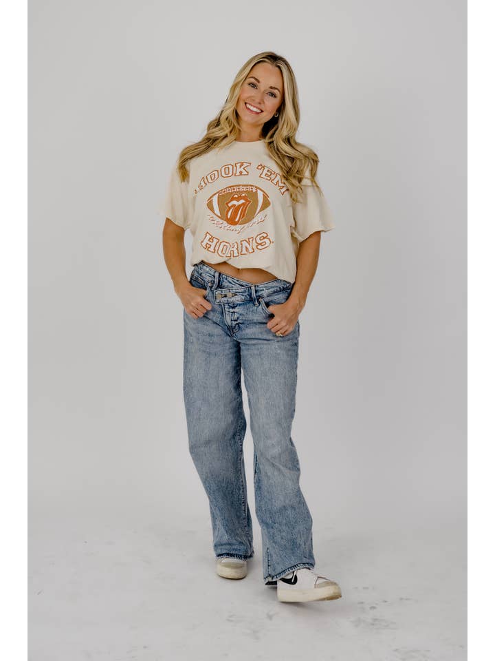 LivyLu - Wholesale Screen Printed T-Shirt - Unisex - Rolling Stones Hook Em Horns Football Off White Thrifted Tee3