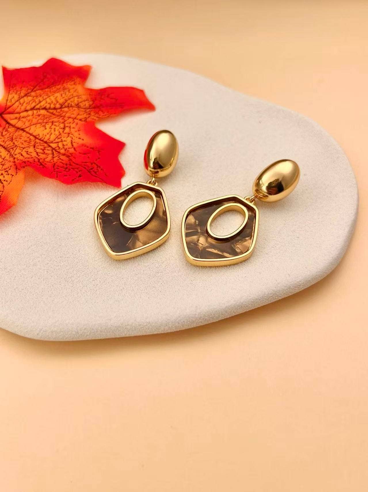 COSMOS - Wholesale Hangende/ronde oorbellen - Ovale hangende oorbellen met marmer effect, staal3