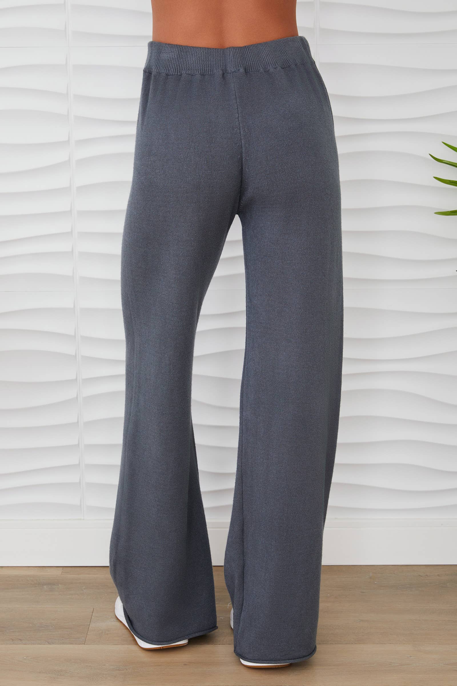 Carvão vegetal CALÇAS LARGAS DE MALHA VISCOSE (27739/330106-CARVÃO) para venda a revendedores na Faire2