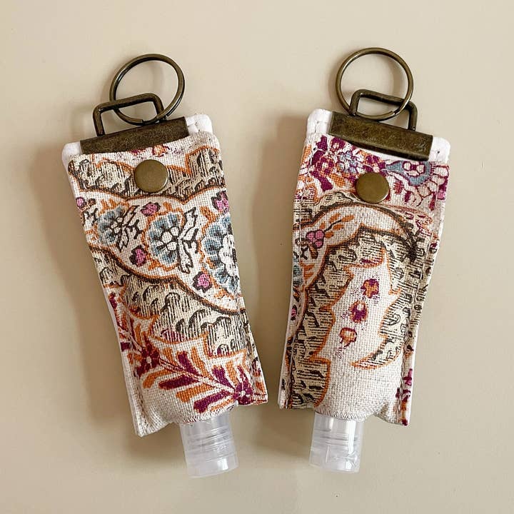 Hand Sanitizer Holder | Hand Sanitizer Nyckelring för wholesale av Crimson + Scarlett
