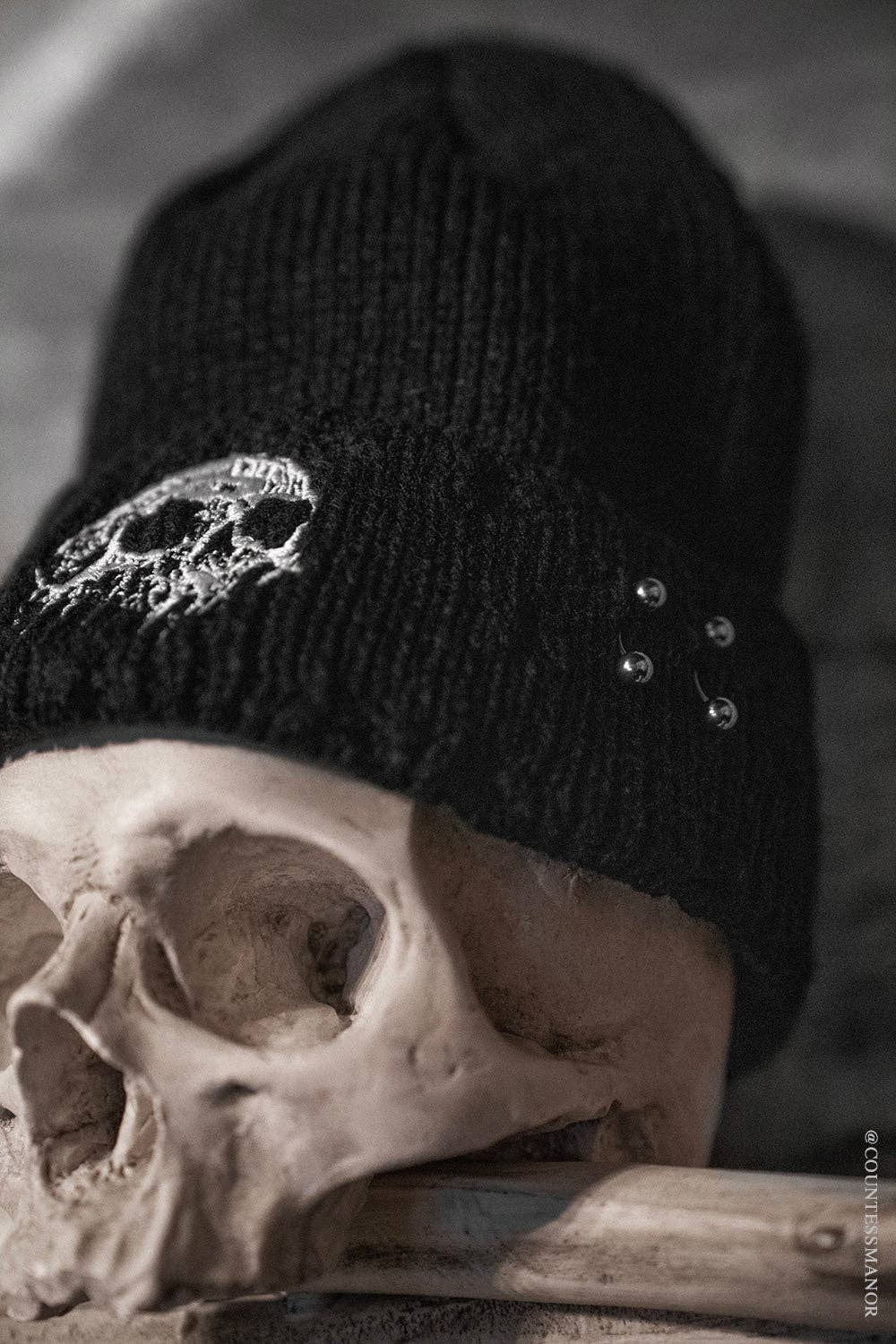 vampirefreaks - Venta al por mayor Gorro de lana - Mujer - Gorro Desgastado con Agujeros [Goteo de Calavera]2