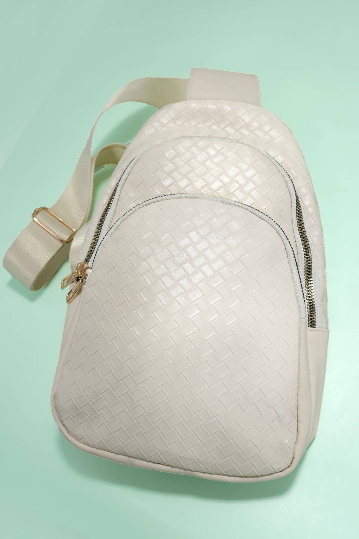 JOSSLYN by wall to wall - Wholesale Crossbody Bag - Unisex - BRAIDED WEAVE VEGAN SLING CROSSBODY STADIUM BAG | 40P5427