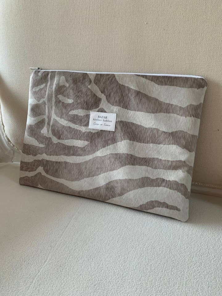 13" Datorväska - Grå Zebra Hårbatteri för wholesale av Bazar Atelier Sablon