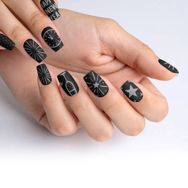 Ongles Press-On Célébration Noire Étincelle de Minuit pour la vente par FYNE BODY