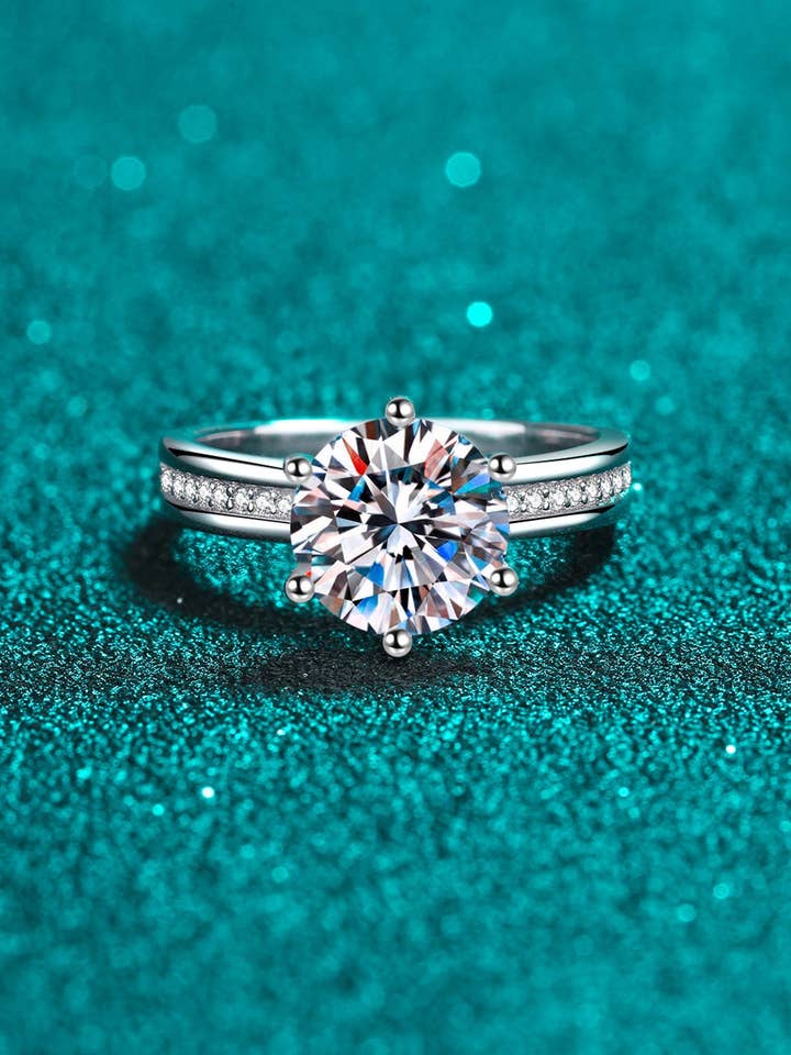 Anillo de plata de ley pura con moissanita de corte redondo brillante de 3 quilates para venta al por mayor de Sparkala