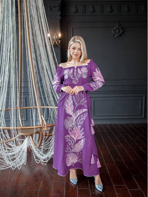 Abito ricamato da donna Princess Violet per la vendita all'ingrosso da parte di Galychanka