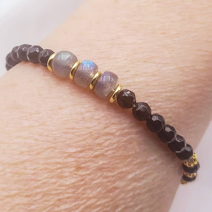 Bracciale Garuda in labradorite e tormalina nera per la vendita all'ingrosso da parte di Moira Bijoux Creation