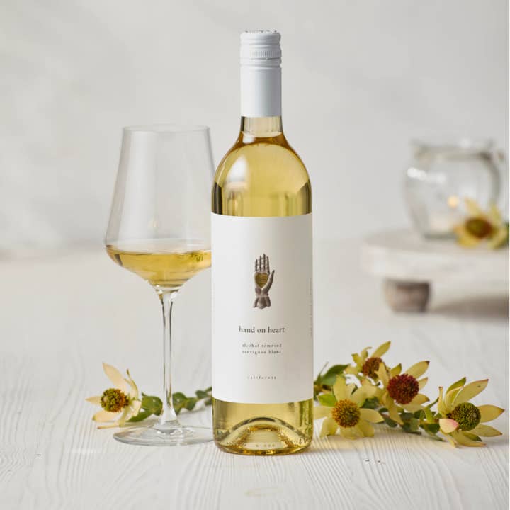 Main sur le cœur Sauvignon Blanc - Vin sans alcool pour la vente par hand on heart