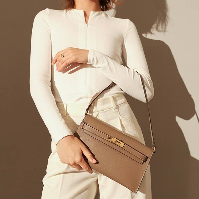 Sook Stainable – wholesale Axelremsväska – Dam – Äkta läder kuvert axelväska med metallförslutning2