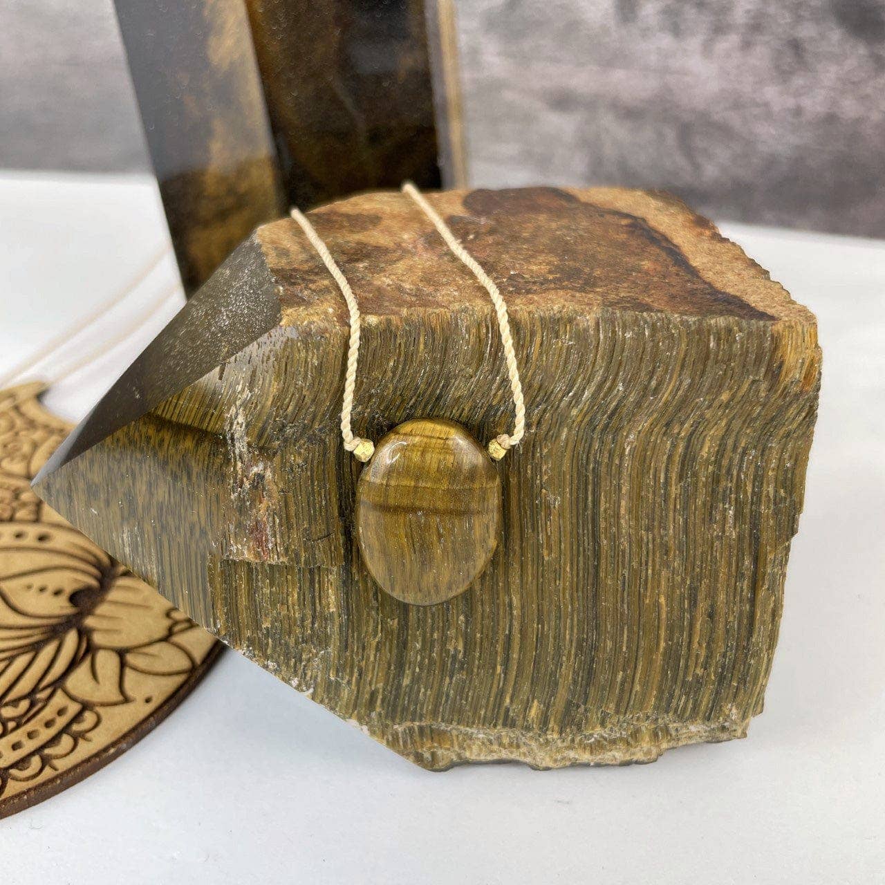 Rock Paradise – Engroshandel Halskæde med vedhæng – Justérbar vedhæng med bekymringssten i krystal på snor18