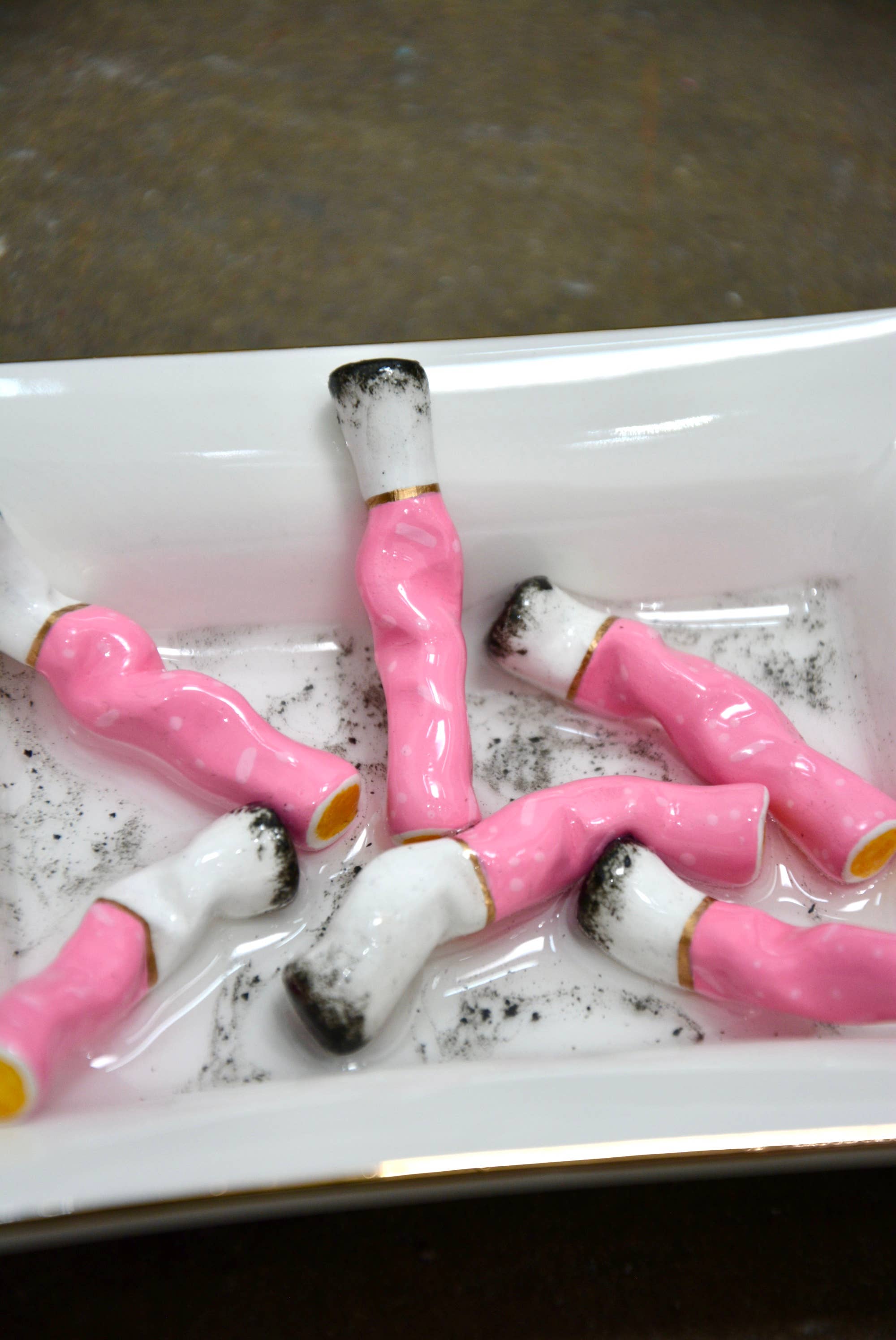 House of Savage - Wholesale Ashtray - PINK PUFFS ASHTRAY3