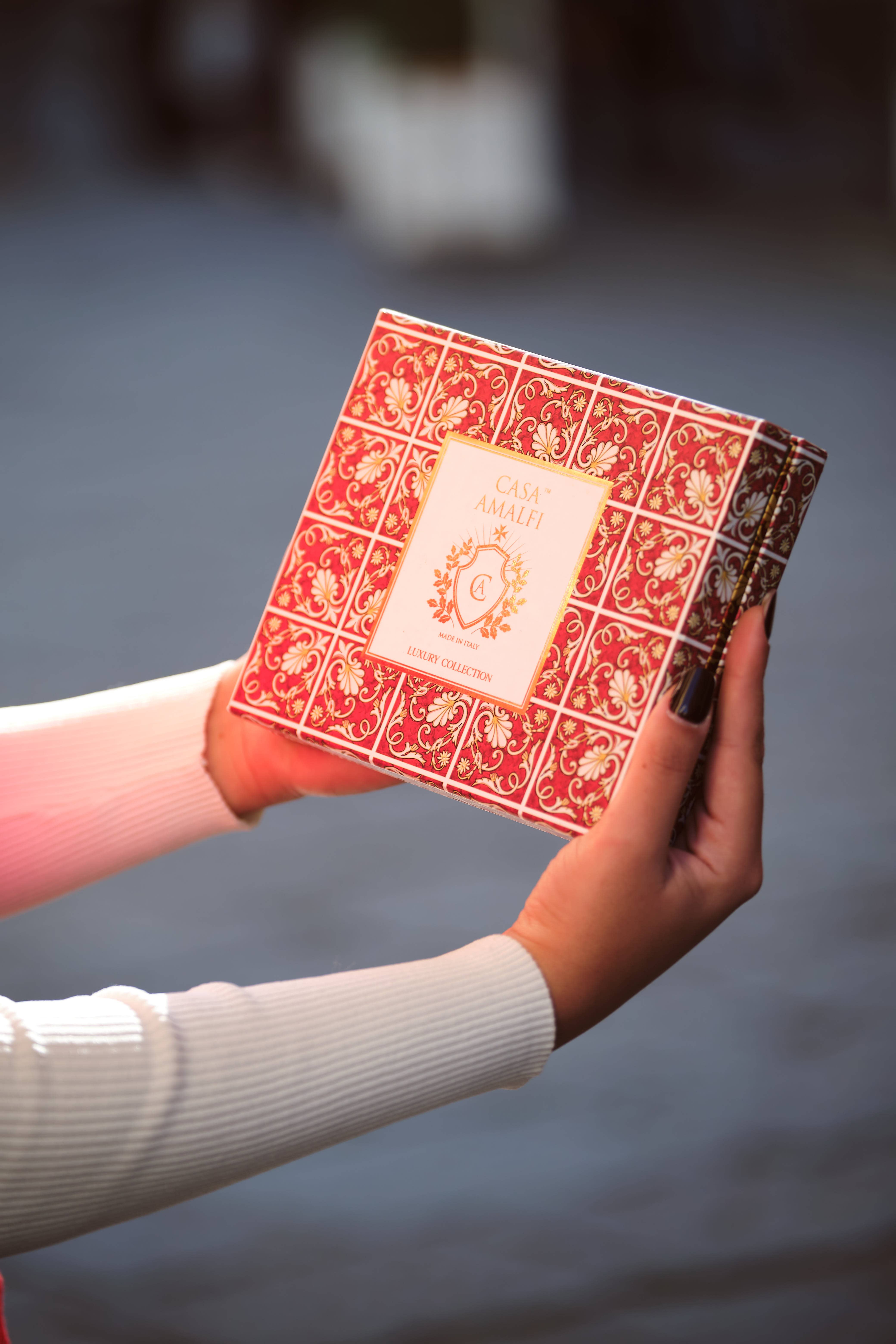 Casa Amalfi – Großhandel Geschenkboxen – Sunday in Napoli - Einzelne Geschenkbox mit Keramik-Seifenhalter7