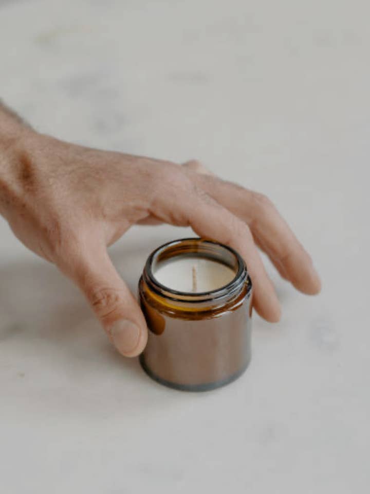 Vente en gros de bougies sans étiquette | 4 oz | Cire de soja + mèche en coton pour la vente par Kinfolk Studio