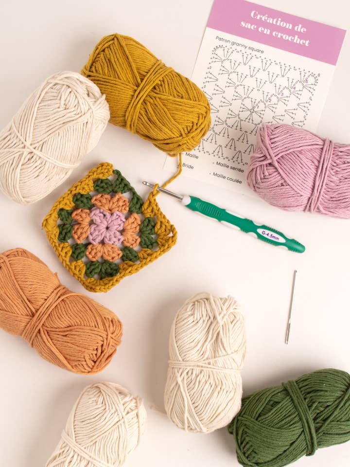 Ensemble de fabrication d'un sac en crochet Granny Square pour la vente par brin brun