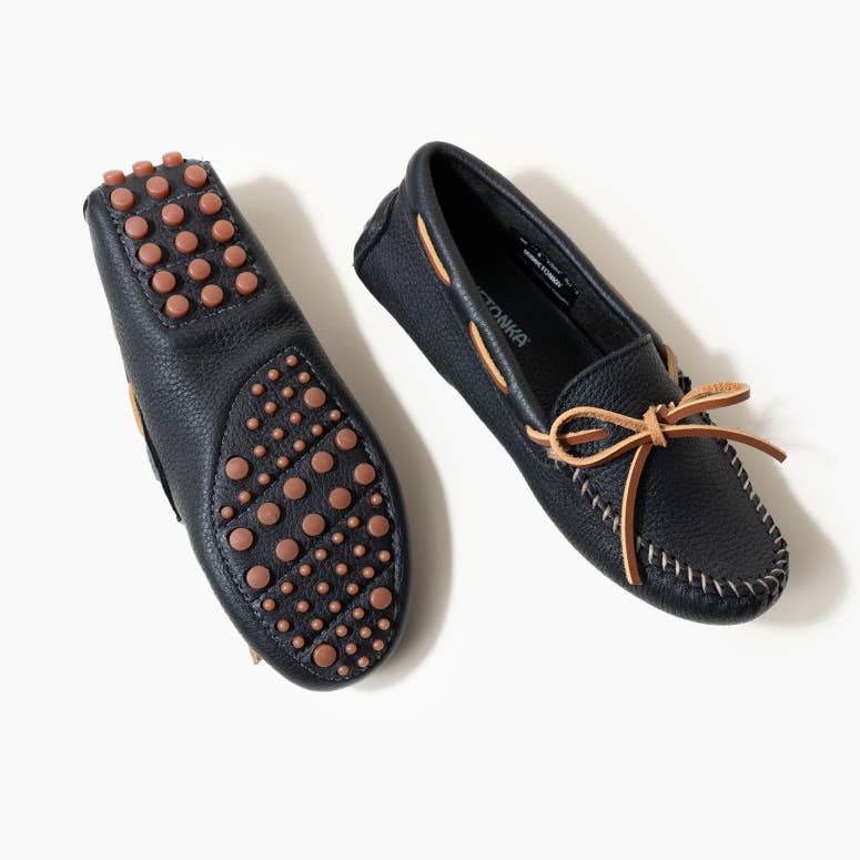 Minnetonka - Wholesale Loafers - Women's - Women's Classic Leather Driver Moccasin Loafer6