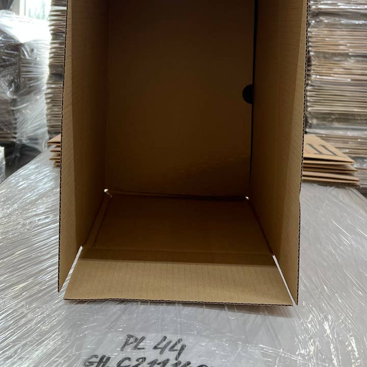 Salzmann Restwaren GmbH – Großhandel Geschenkboxen – Versandkartons 344x234x193 mm Kartons, Verpackungskartons