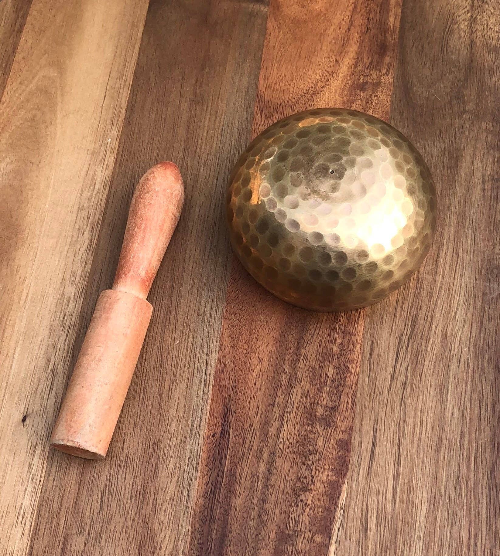 Like International - Vente Accessoire de méditation - Bol chantant tibétain fait main pour la méditation et le yoga4