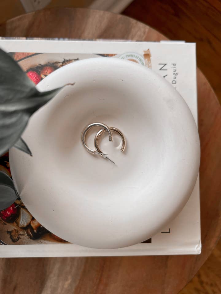 Concrete |Cement tray |Handmade |Circle |Decorative Tray | for wholesale by Petite Maison and Co.