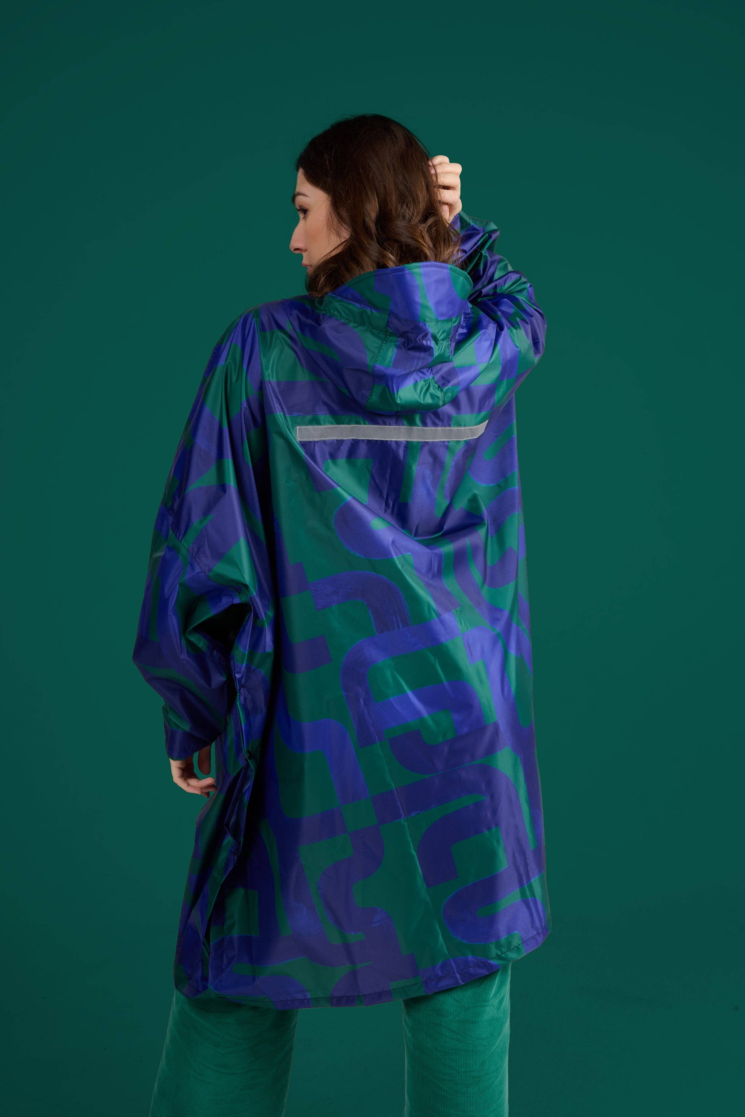 MADE IN SENS - Wholesale Capelet - Women's - GREEN CALIGRAPHY CLOAK PACK X24