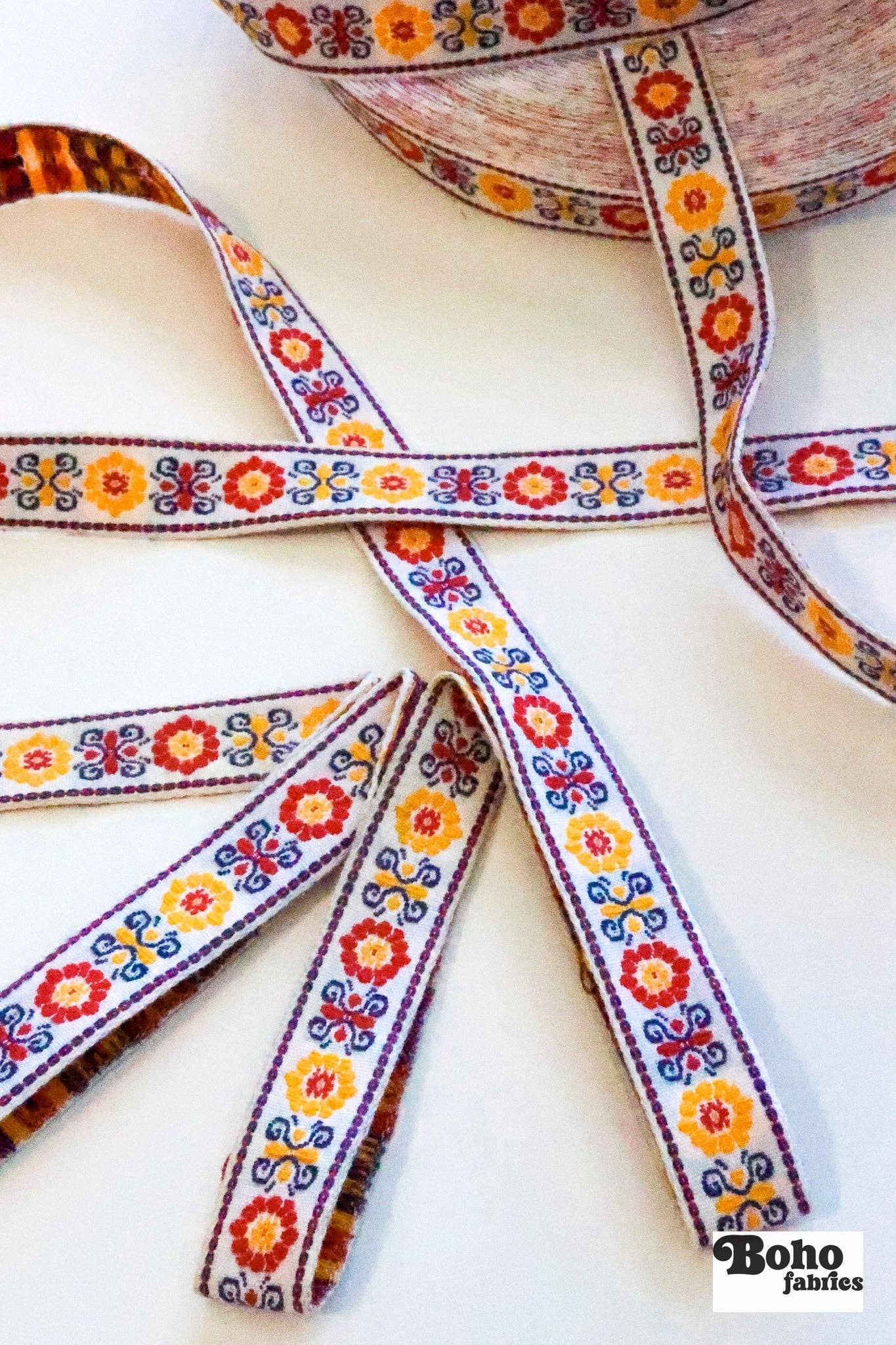 Boho Fabrics – Engroshandel Håndværk forsyninger – 36 Yard Rulle - Petal Crest i Primær #2, 3/4" Vintage Jacquard Vævet Kant, TRIM-0822