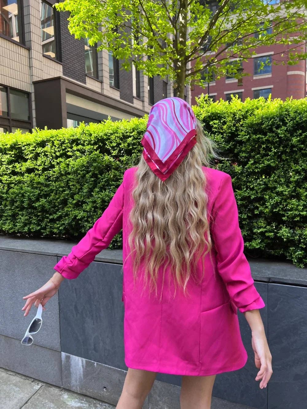 Femme Luxe - Vendita all'ingrosso Bandana - Donna - Bandana in raso con stampa a vortice rosa - Olivia1