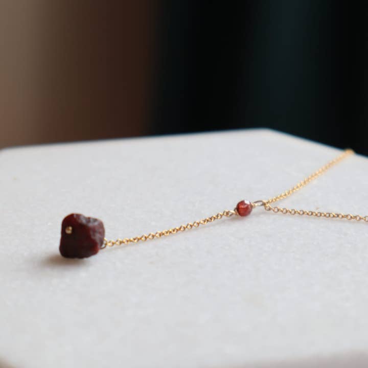 Collier Kuna Yala en rubis brut pour la vente par Staplez Jewelry