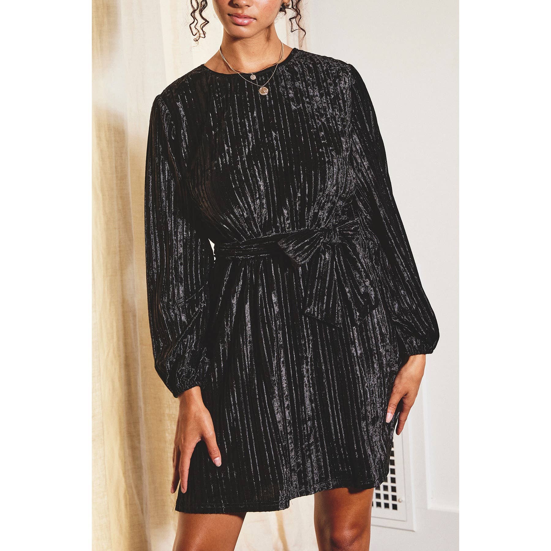 Dress Forum - Vendita all'ingrosso Vestito - Donna - Abito con cintura a fusciacca con scollo alto in velluto23