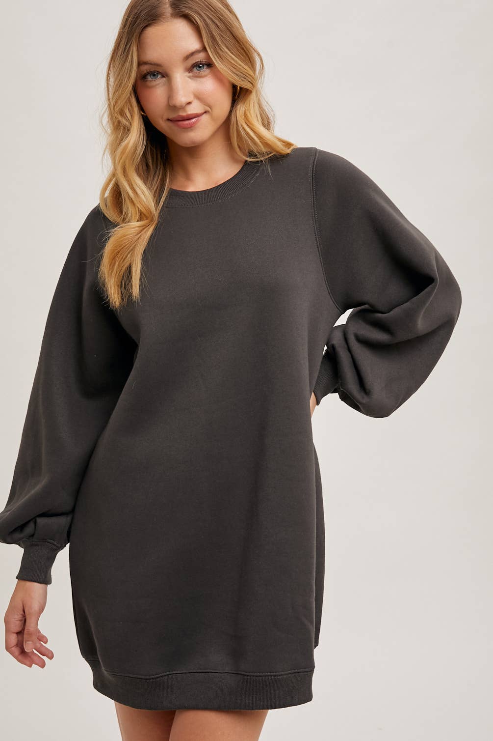 Bluivy – Großhandel Kleid – Damen – Sweatshirt-Kleid mit oversized Bubble-Ärmeln0