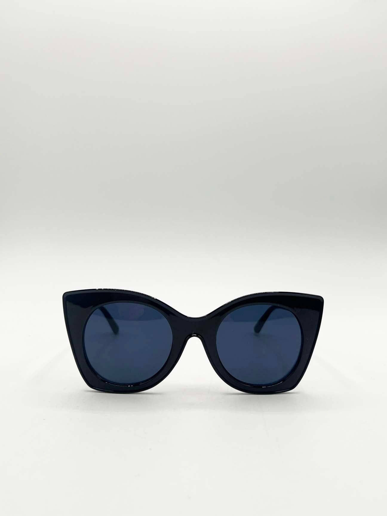 Oversized Round Cat-Eye Sunglasses in Black for wholesale on Faire