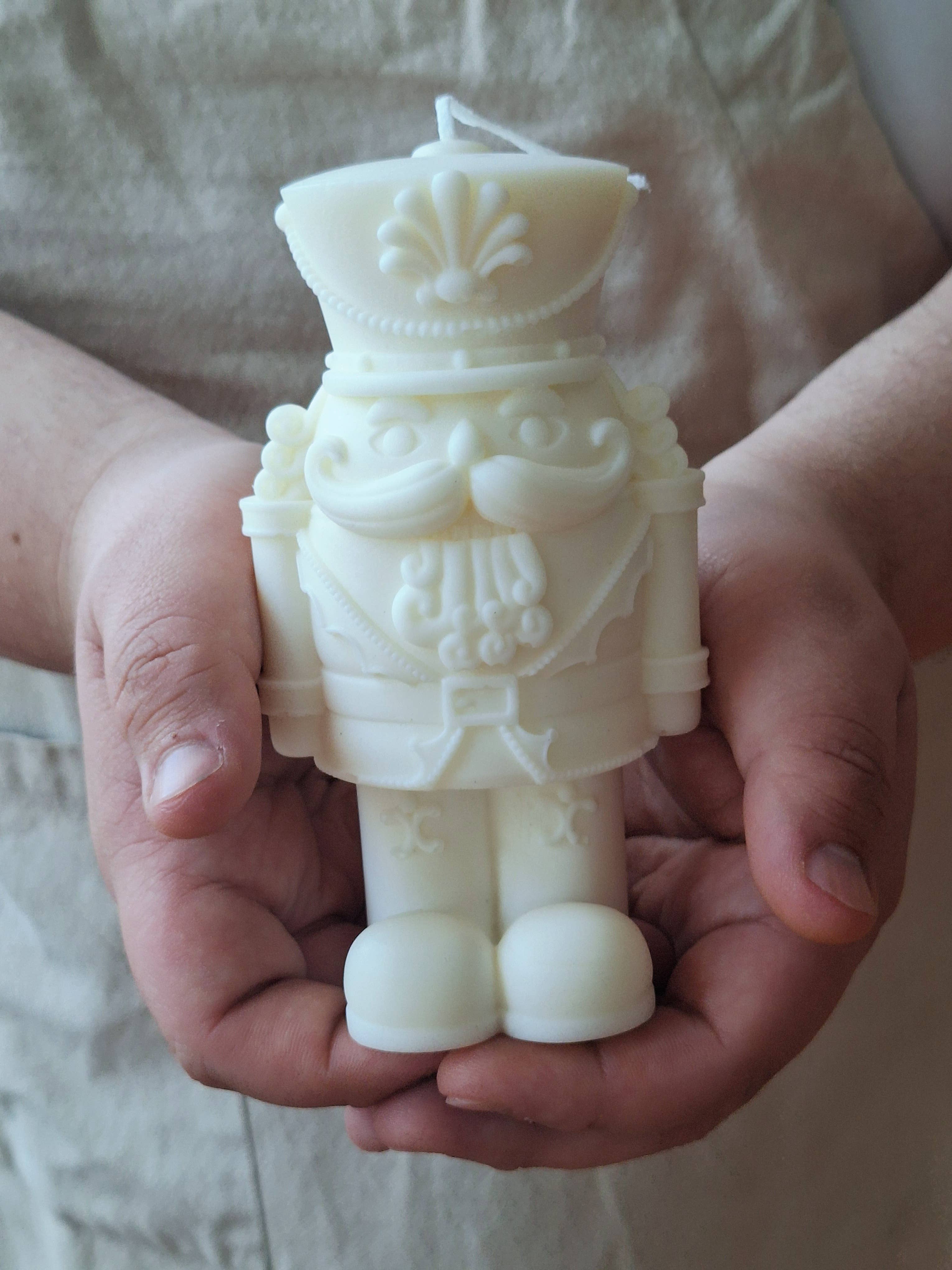 Your Nice Things - Candles - - Wholesale Novelty Candle - XXL soy wax Christmas candle nutcracker - Mr. Nutcracker3